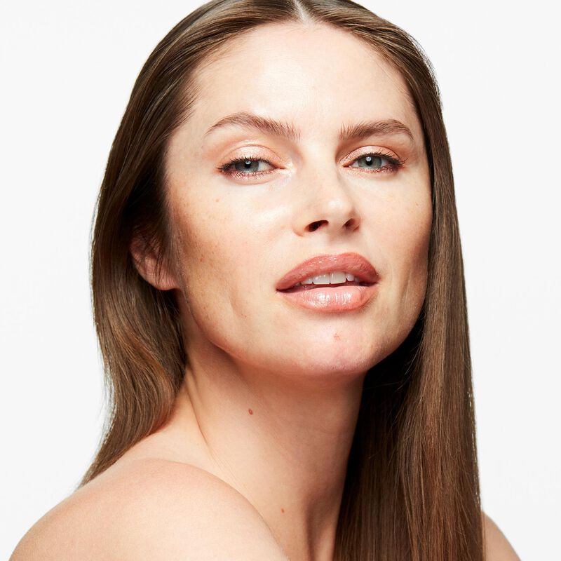 M.A.C Strobe Dewy Skin Tint image number 39